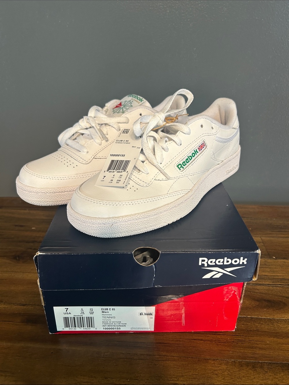 Reebok Mens NEW White Sneakers with Green Logo